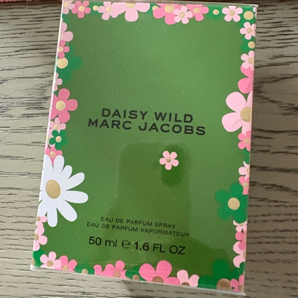 Marc Jacobs Daisy Wild Green and Pink Perfume